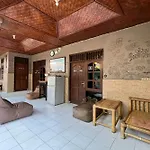 Padi-Padi Hostel & Bar