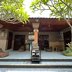 Padi-Padi Hostel & Bar