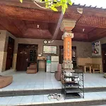 Padi-Padi Hostel & Bar