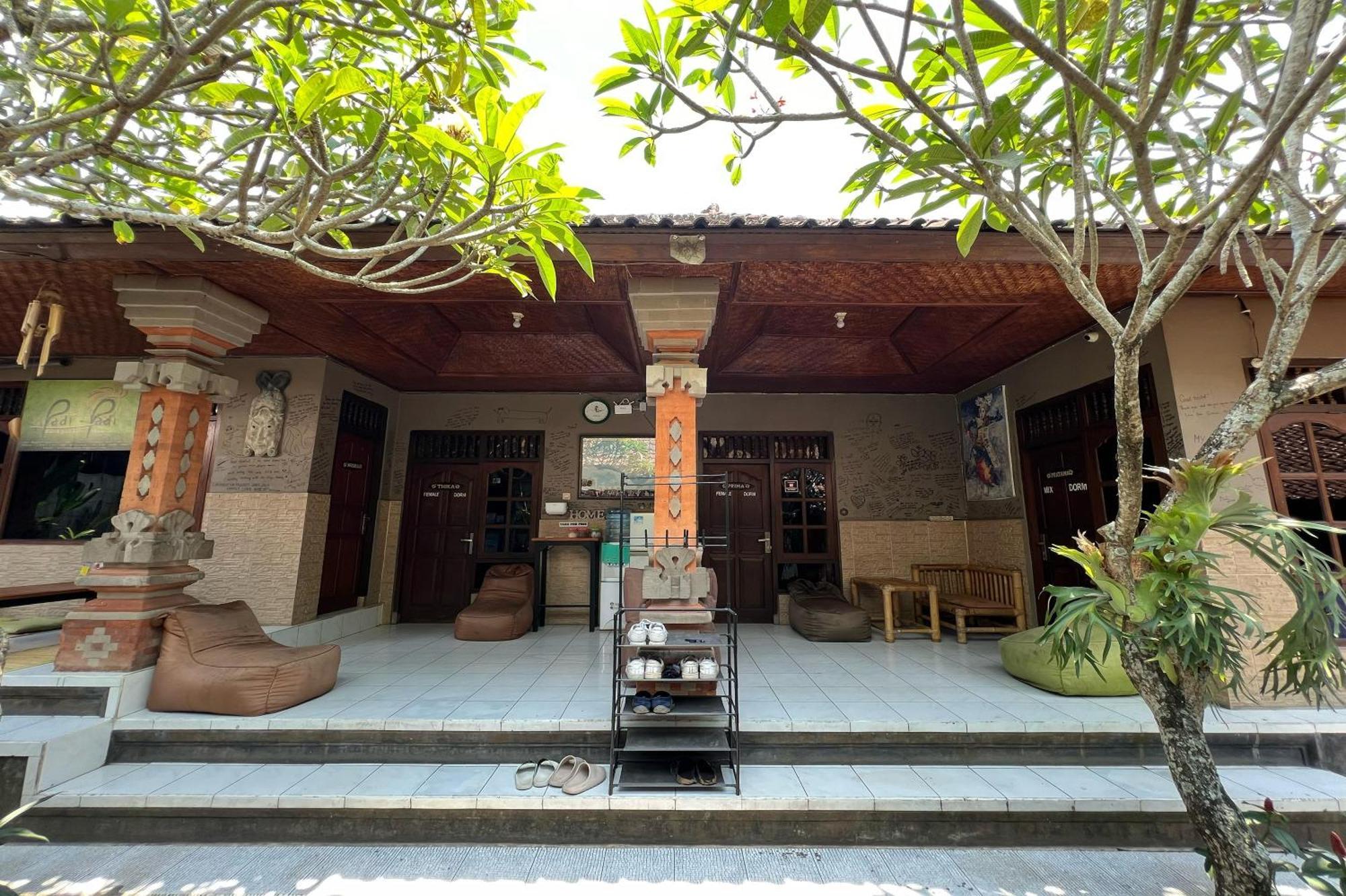 Hostel Padi-padi & Bar *