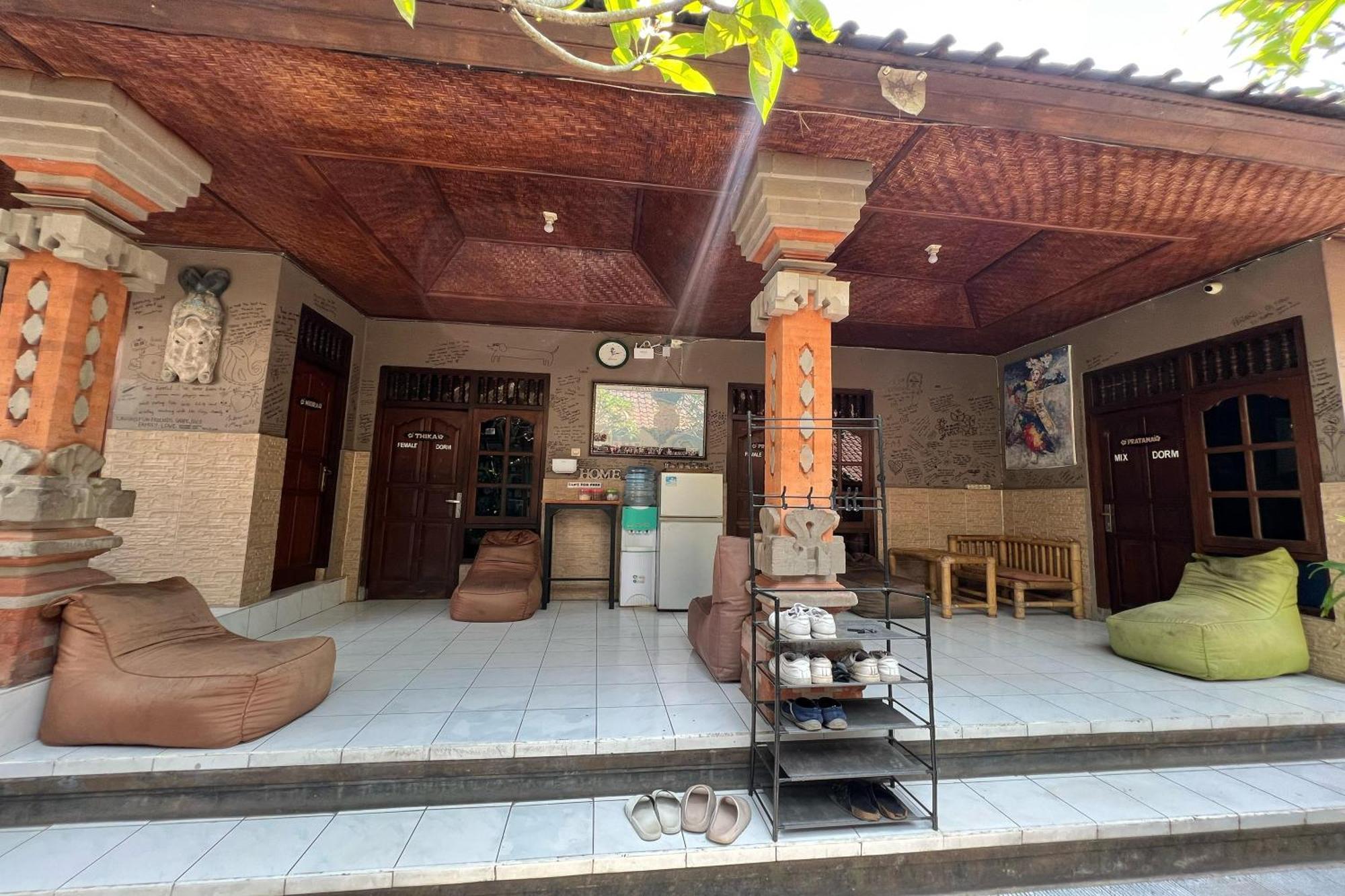 Hostel Padi-padi & Bar *